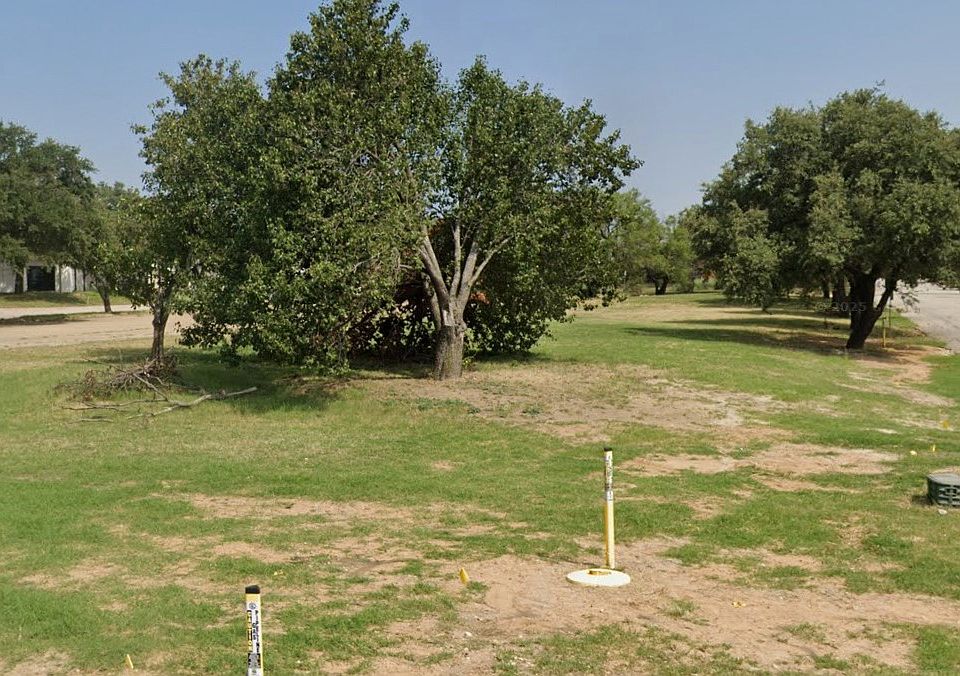 1st image of 7100 Golf Club Dr