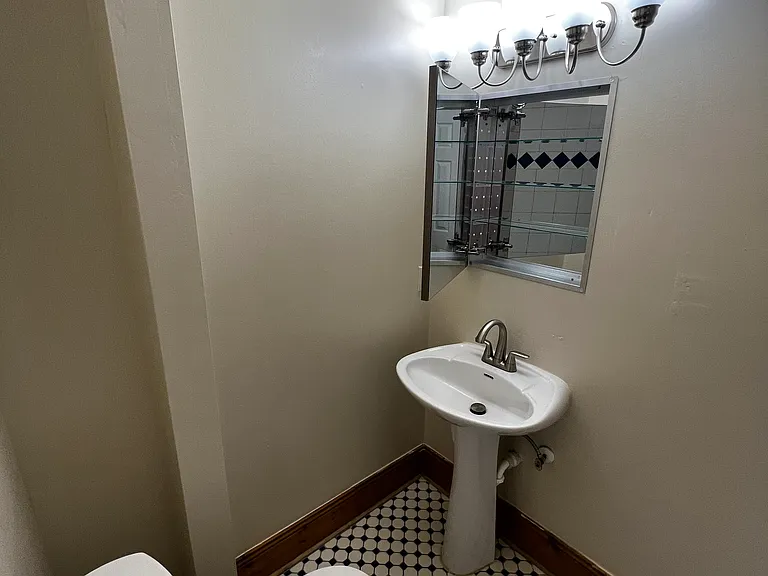 909 W Grace St #3 — Photo 23