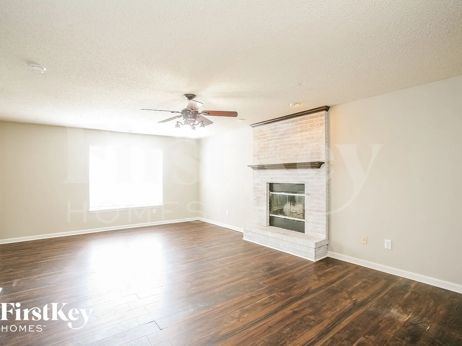 4 bed, 2.5 bath, 2108 sqft, $2,400 — Photo 4