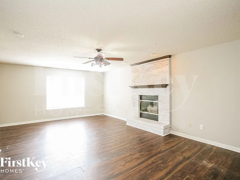 15392 Wandering Way — Photo 4