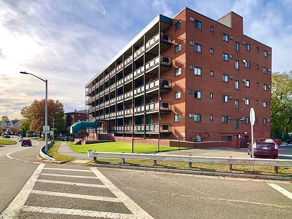 3rd image of 585 Revere Beach Pkwy APT 302
