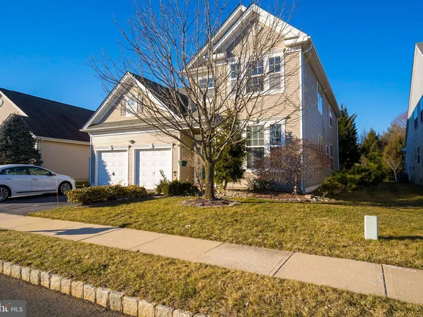 7 Pine Hill Ct, Dayton, NJ 08810