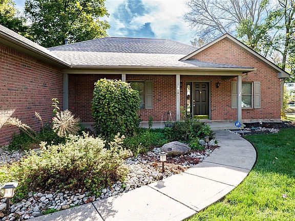 4th image of 827 Shaney Ln