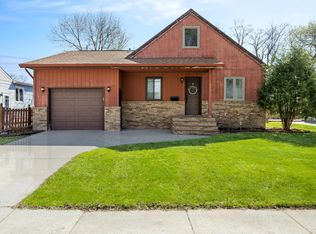 620 12th St N, Moorhead, MN 56560