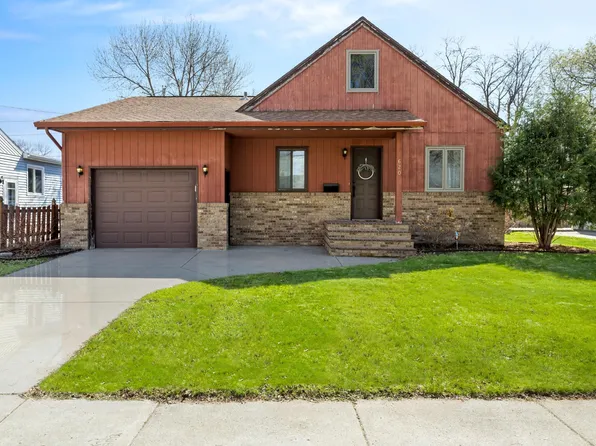 620 12th St N, Moorhead, MN 56560