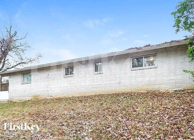 2483 Kings Park Cir — Photo 15