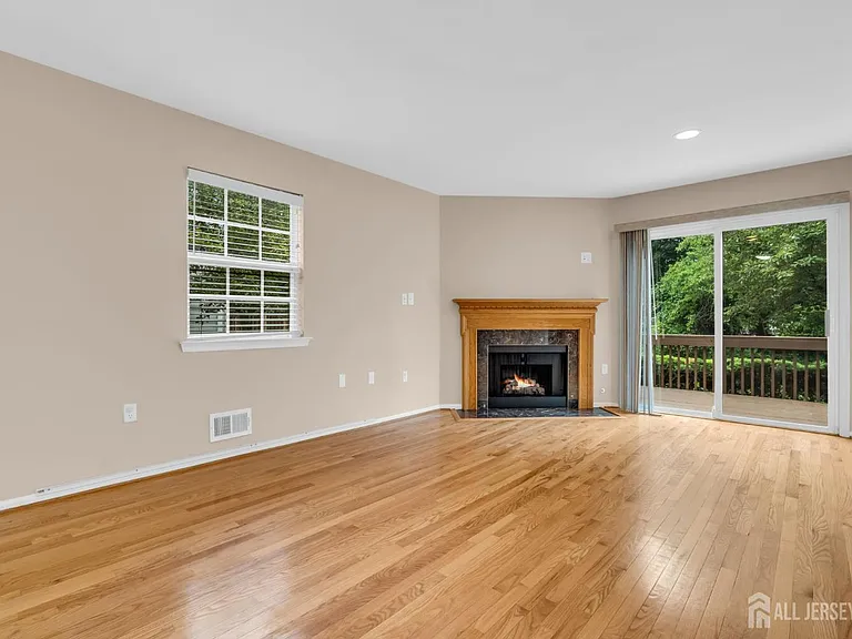 8 Edith Dr — Photo 9