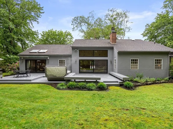 97 Brierbrook St, Milton, MA 02186