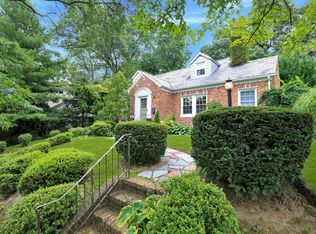 39 Devon Rd, Great Neck, NY 11023