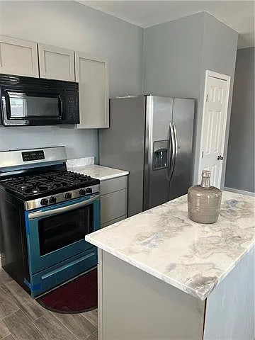 3 bed, 2.0 bath, 2200 sqft, $2,250 — Photo 4