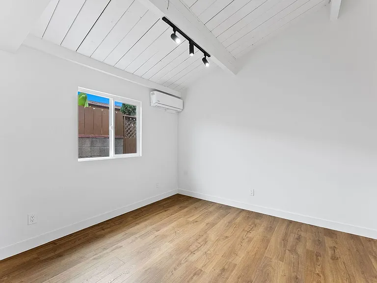 4770 Arizona St — Photo 11