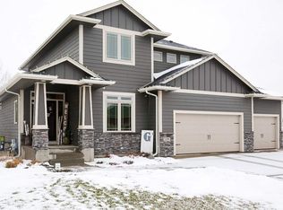 109 S Golden Willow Ave, Sioux Falls, SD 57110