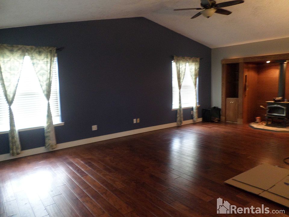 1st image of 8633 Oxford Dr SE