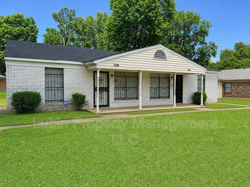 1st image of 3392 Barron Ave