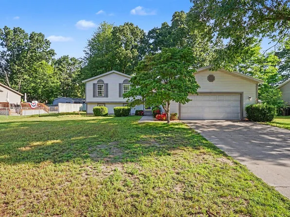 102 Eugene Ave, Norton Shores, MI 49441