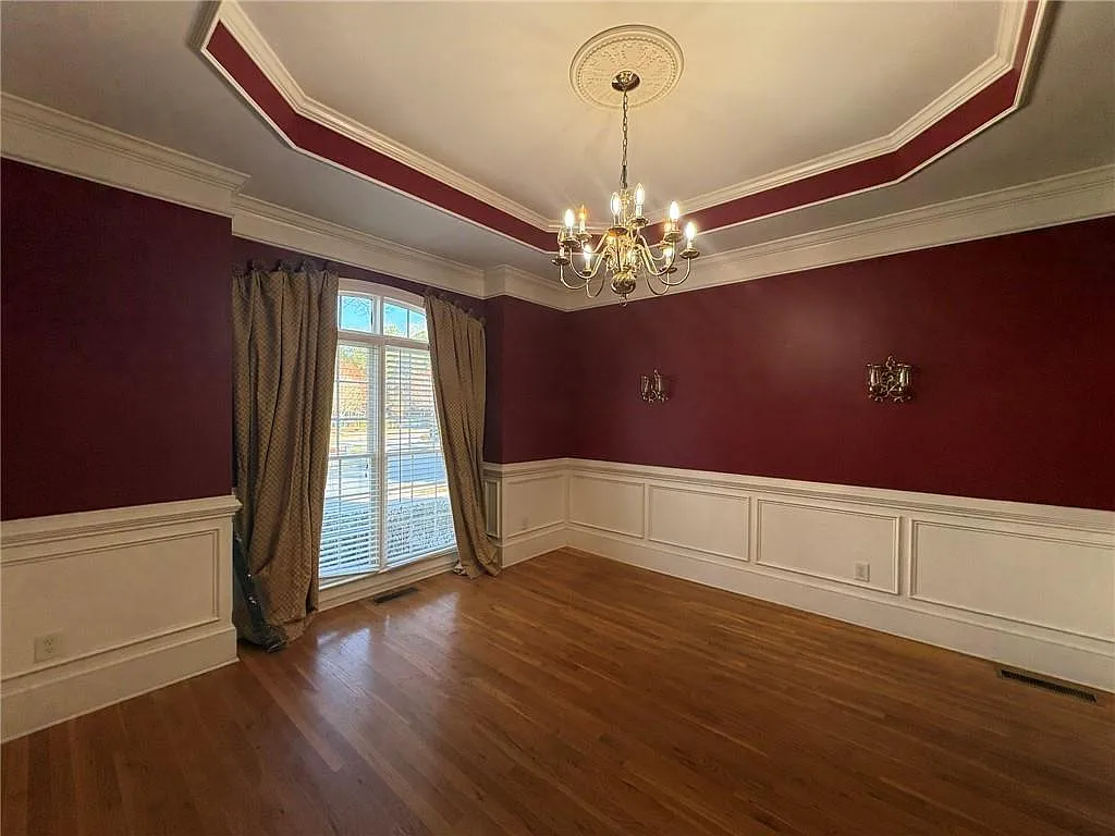 7 bed, 5.5 bath, 3470 sqft, $3,700 — Photo 3