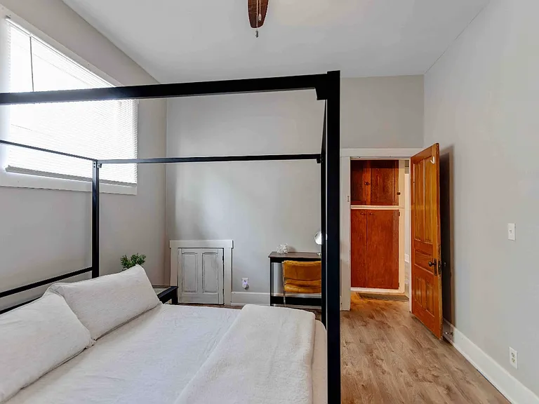 822 SE Riverside Dr #822 — Photo 11