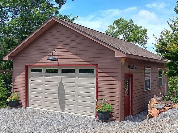 2nd image of 175 Pin Oak Rdg