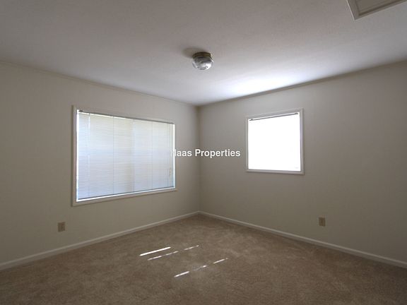 4th image of 2511 E Cherokee Dr