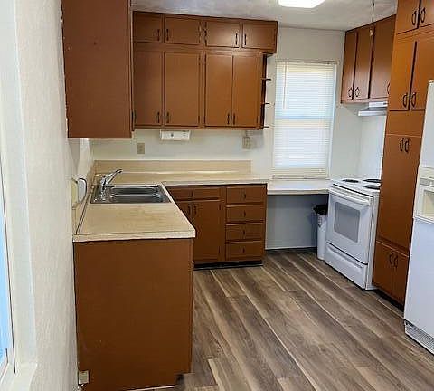 3rd image of 2404 Meadowlark Ln
