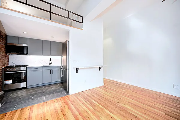 Rented by Urbane Brokerage | media 10