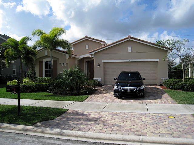 1st image of 565 SW Sun Cir
