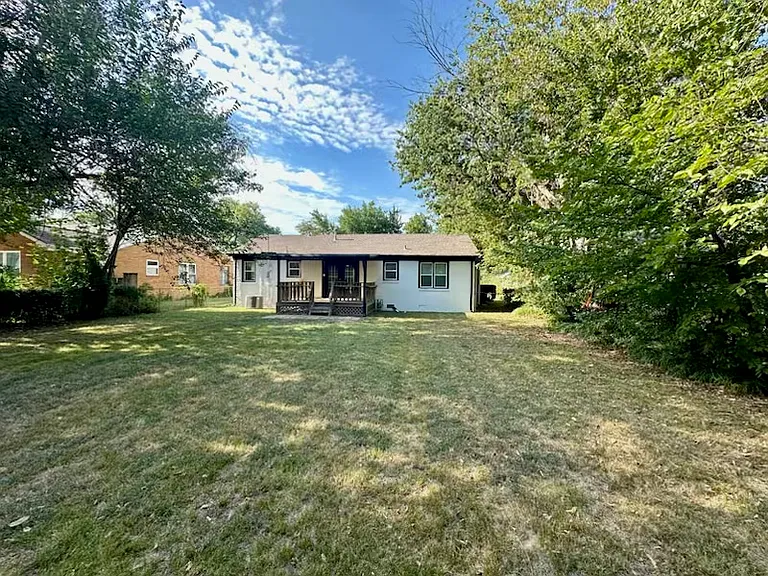1040 W Boyd St — Photo 9
