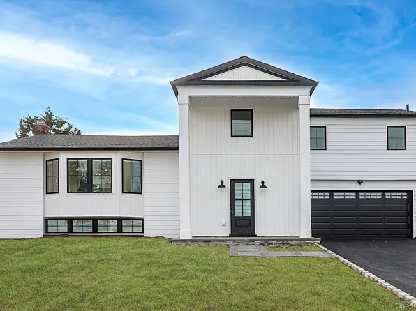 92 Kings Walk, Massapequa Park, NY 11762