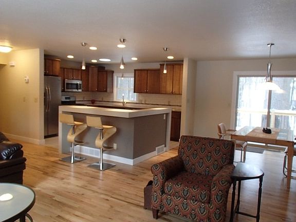 5th image of 180 Black Forest Dr
