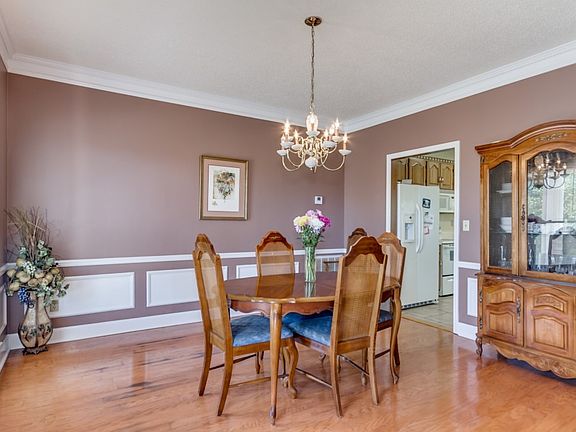2nd image of 5612 Honeysuckle Ln