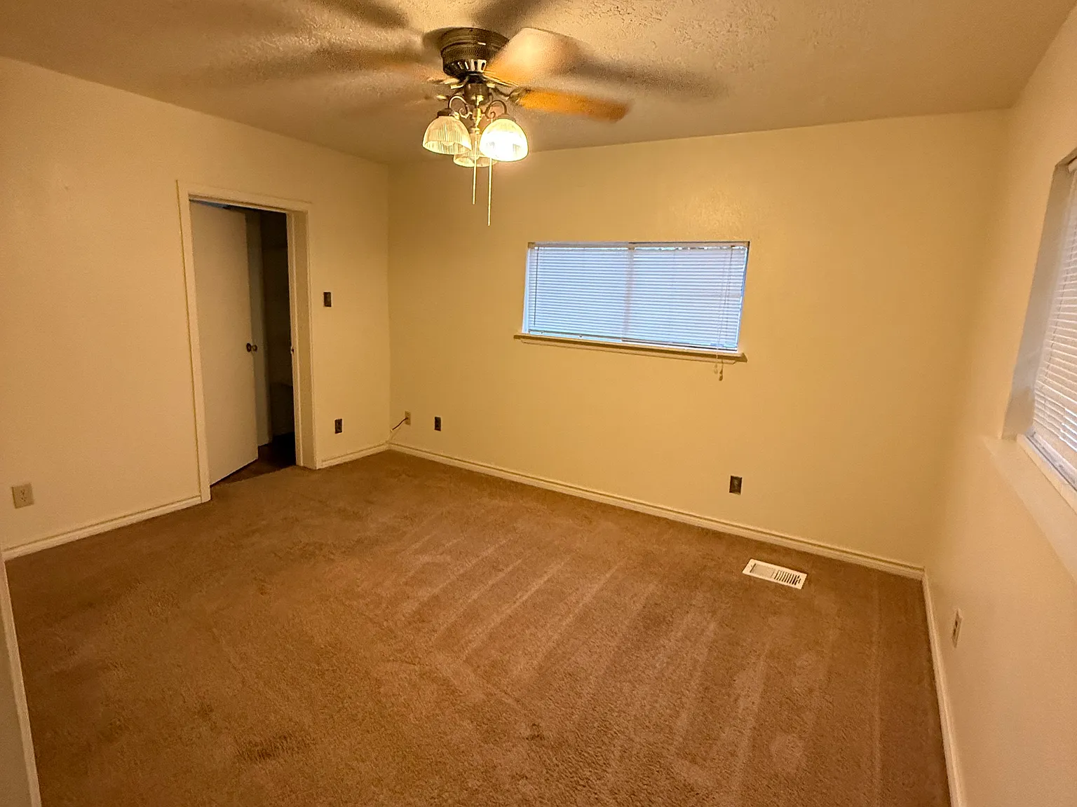 4 bed, 1800 sqft, $1,350 — Photo 4