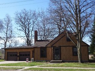 705 River Rd, Windom, MN 56101