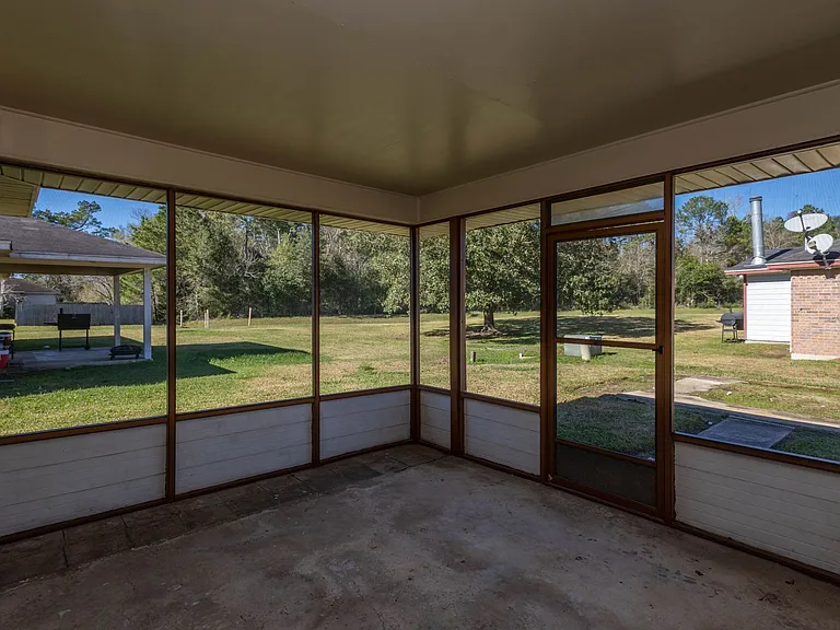 5810 Meadowview Rd — Photo 13