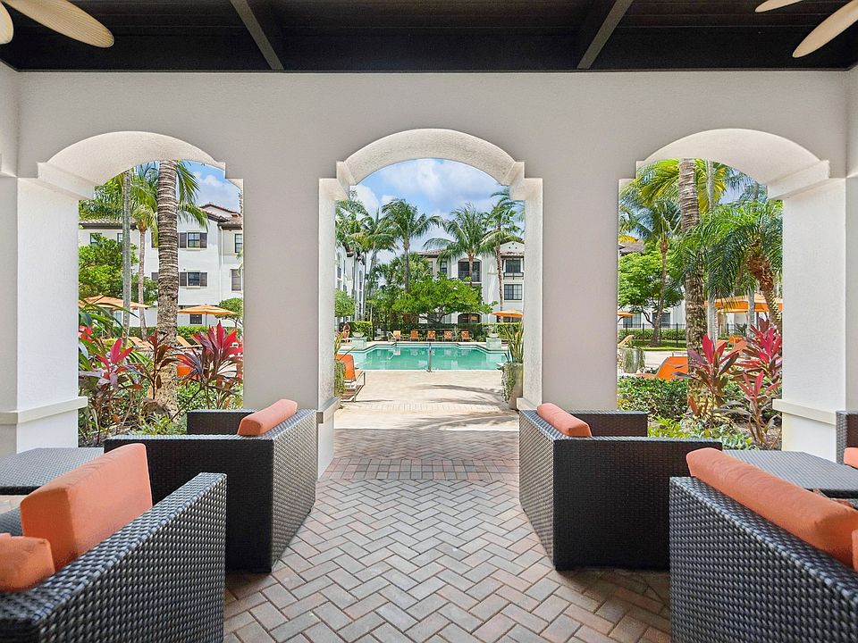 ToscanaPlace_amenity_outdoor living room