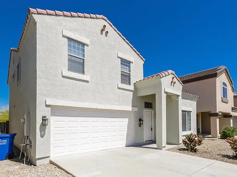 3138 W Wayland Dr — Photo 1