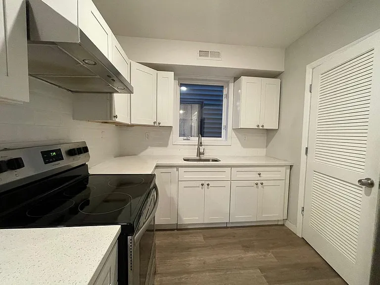 15 Arlington St #1 — Photo 2