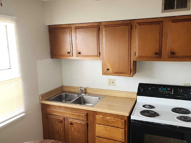 902 Sinclair St #3 — Photo 5