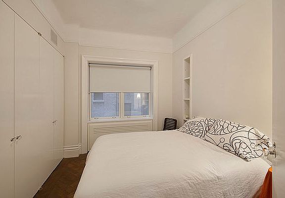 5th image of 26 E 63rd St APT 4F