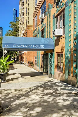 Sold by Compass | media 23