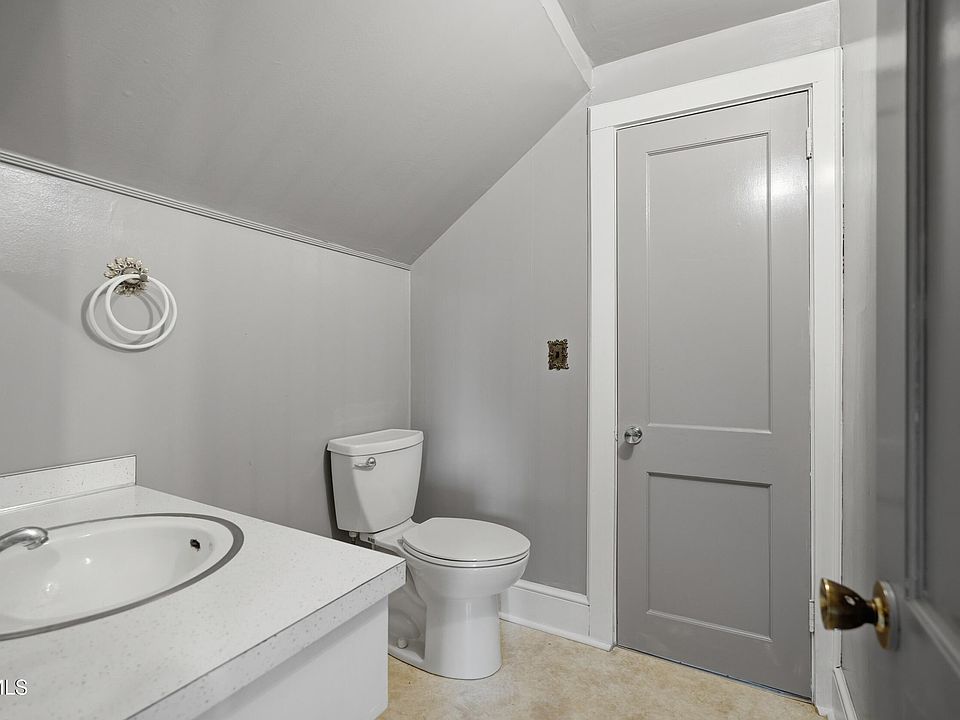 25th image of 251 Charleston St