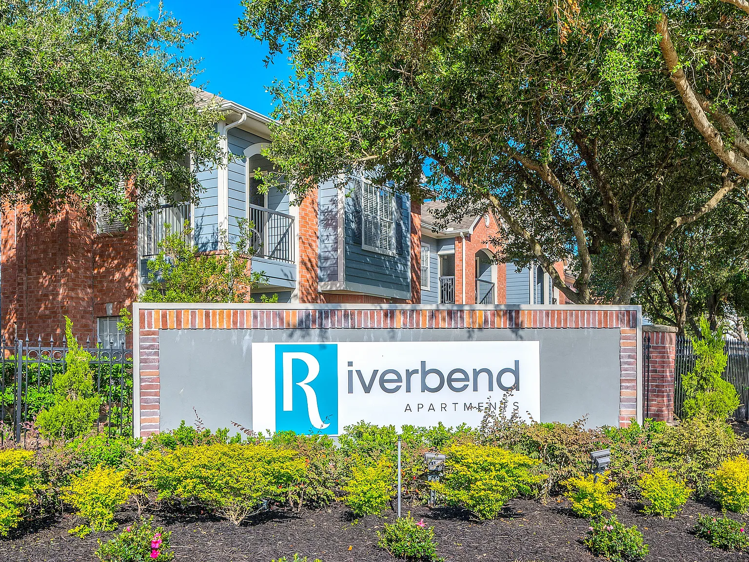 Riverbend — Photo 4