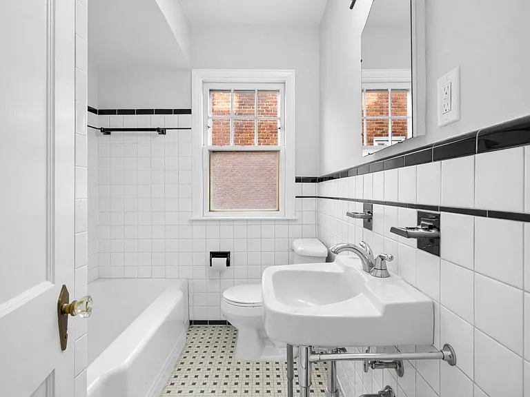 414 Aqua Ct — Photo 7