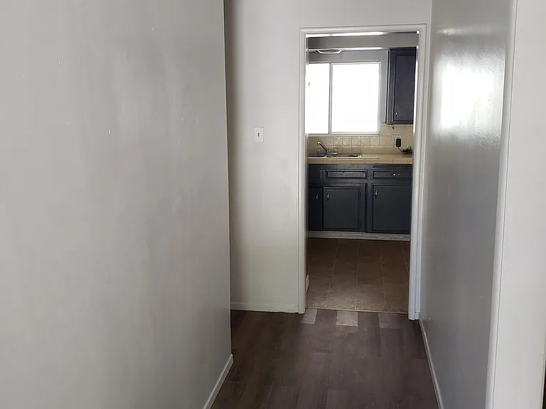 Cypress Ave — Photo 10