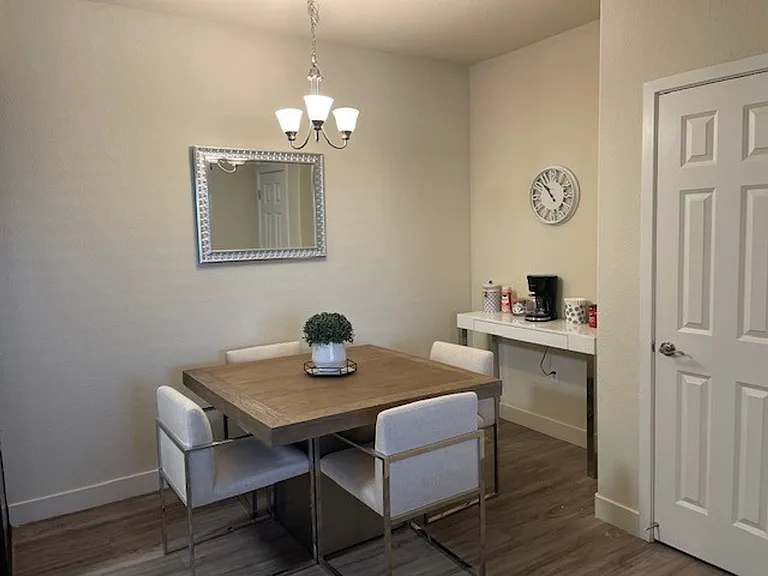 Luxe Ripon Apartments — Photo 13