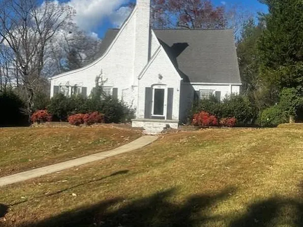 715 Country Club Rd, Mount Airy, NC 27030