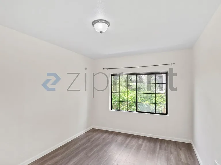 728 E 24th St #728 — Photo 18