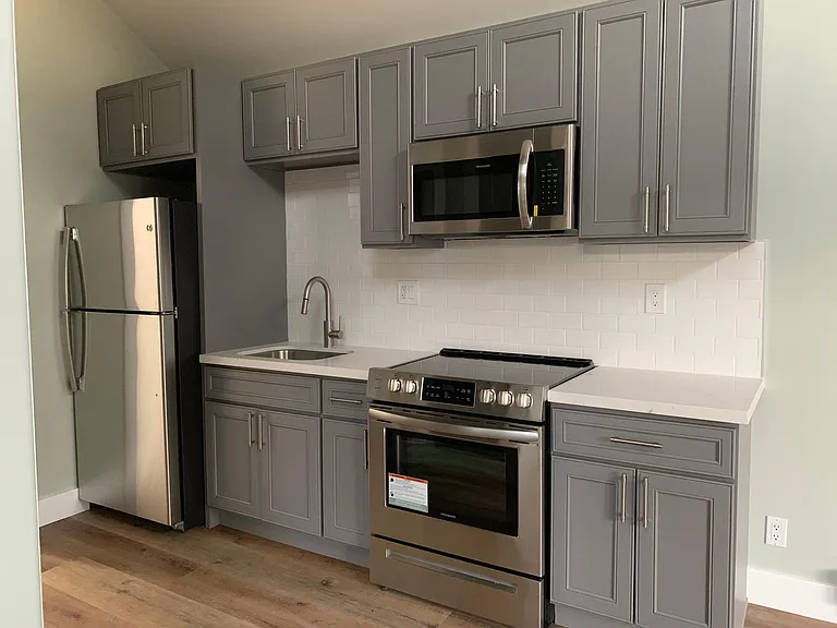 15041 Brewster Ave — Photo 3