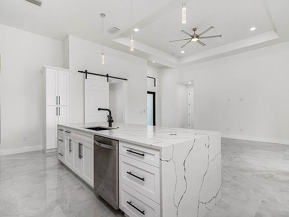5th image of 224 NE 8th Pl