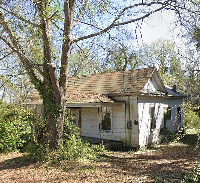 2nd image of 709 Addison St