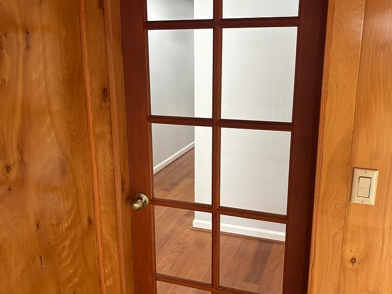 111 Westmoor Dr — Photo 2